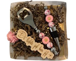 Set wijnstop, opener en sleutelhanger JUF | roze | cadeau | liefste juf | de liefste ben jij | einde schooljaar | topjuf | origineel cadeau