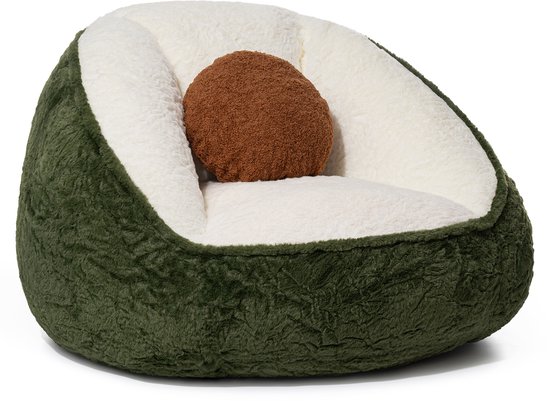 Een groene avocadovormige zitzak met witte, zachte voering en een bruine pit.