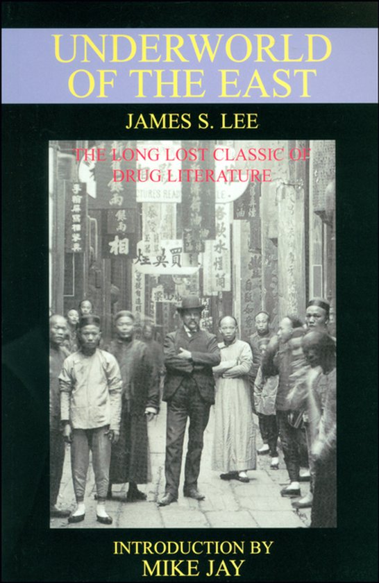 Boekomslag van "Underworld of the East" door James S. Lee, met een zwart-witfoto van een groep mensen in een straat.