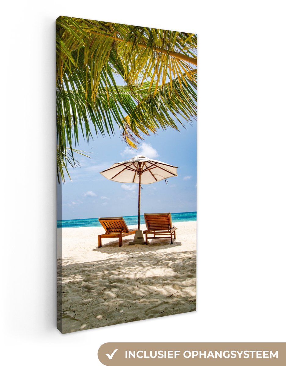 Canvas schilderij 80x160 cm - Wanddecoratie Strandstoel - Parasol - Palmboom - Muurdecorat