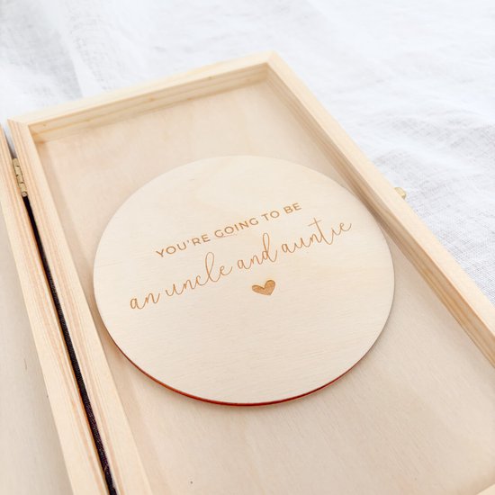 You're going to be an uncle and auntie - aankondigingsdoosje met cirkel - zwangerschapsaankondiging - vertellen dat je zwanger bent - houten cirkel — afbeelding 3