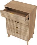 Ladekast van hout met open bovenste lade, gouden handgrepen en golvend front.