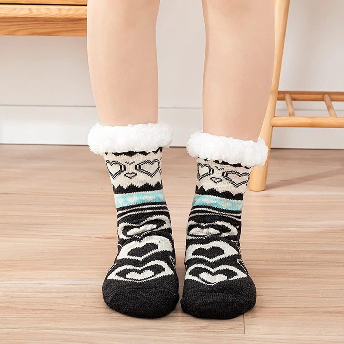 Dames Sokken - Huissokken Pantoffels - Warmte en Comfort - Antislip Zolen - One Size - Zwart Hart