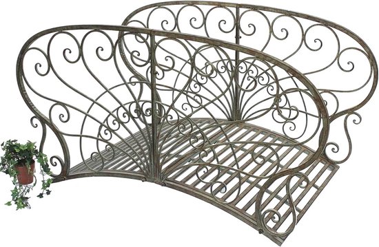 Antieke metalen sierbrug met decoratieve krullen en waaierpatronen, 150 cm breed.