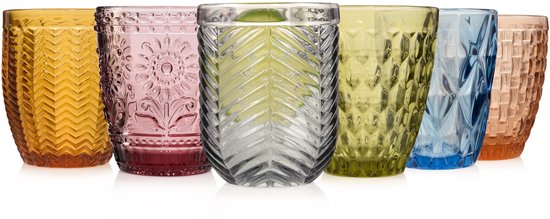 Six verres de différentes couleurs (orange, rose, gris, vert, bleu, beige) avec des motifs en relief.