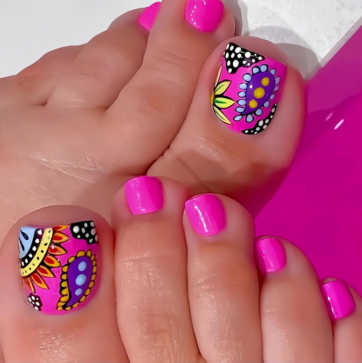 Korte vierkante kunstnagels met kleurrijke bloemenprint - 24 stuks, perfect voor de zomer en strandlook