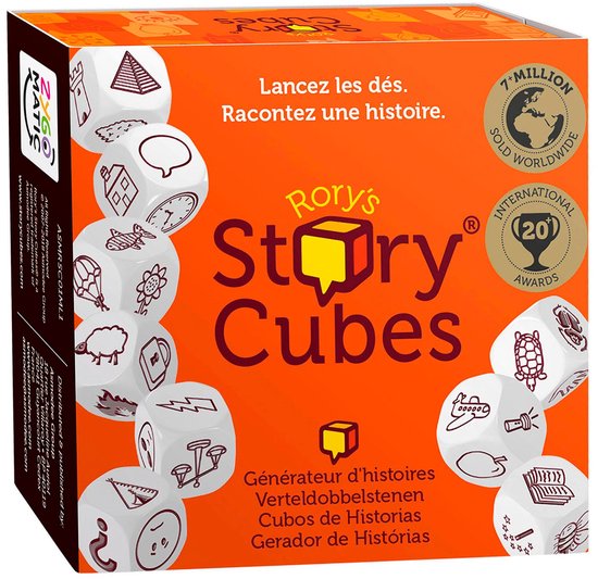 Doos van Rory's Story Cubes met dobbelstenen met afbeeldingen van een huis, klok, bloem, schaap, piramide, vraagteken, en een 'L'.
