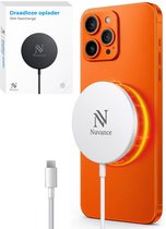 Oranje smartphone met een witte Nuvance draadloze oplader met "N Nuvance" logo, 15W fastcharge.