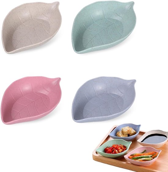 Vier kommen in bladmodel in de kleuren beige, groen, roze en blauw. Op een dienblad staan gevulde kleine schaaltjes.