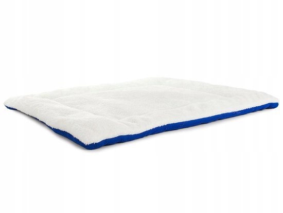 Wit hondenkussen met donkerblauwe rand.