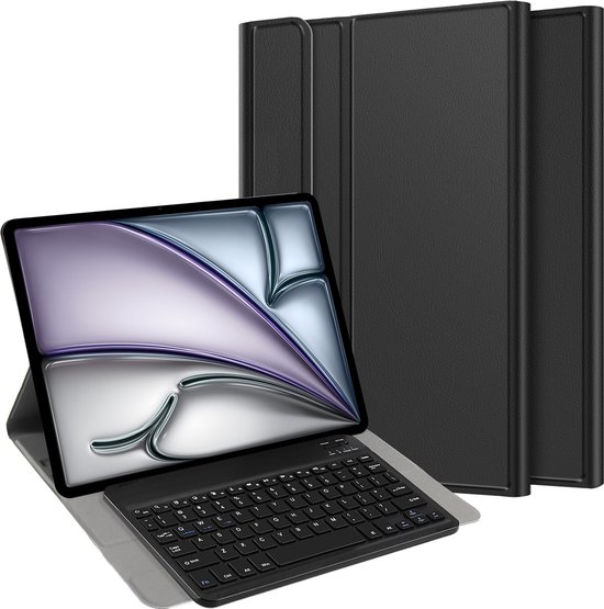 Zwarte iPad Air 13 hoes met QWERTY toetsenbord, staand met de iPad, met twee gesloten hoezen op de achtergrond.