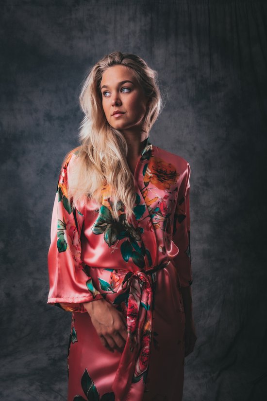 Dames Kimono satijn - koraal rood met bloemen - kort model - maat one size XS/S - ochtendjas lingerie