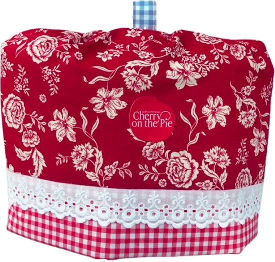 Theemuts met rode achtergrond, witte bloemenprint, witte kanten rand en rode-witte ruitjes onderkant.
