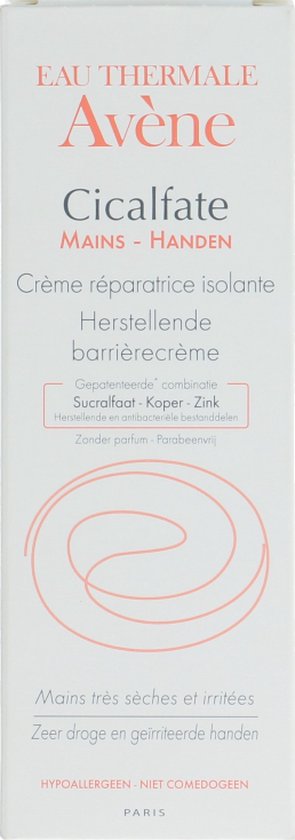 Witte kartonnen verpakking voor Avène Cicalfate Handcrème. Tekst in het Nederlands en Frans, met roze cirkelvormig logo en tekst 'Zeer droge en geïrriteerde handen'.