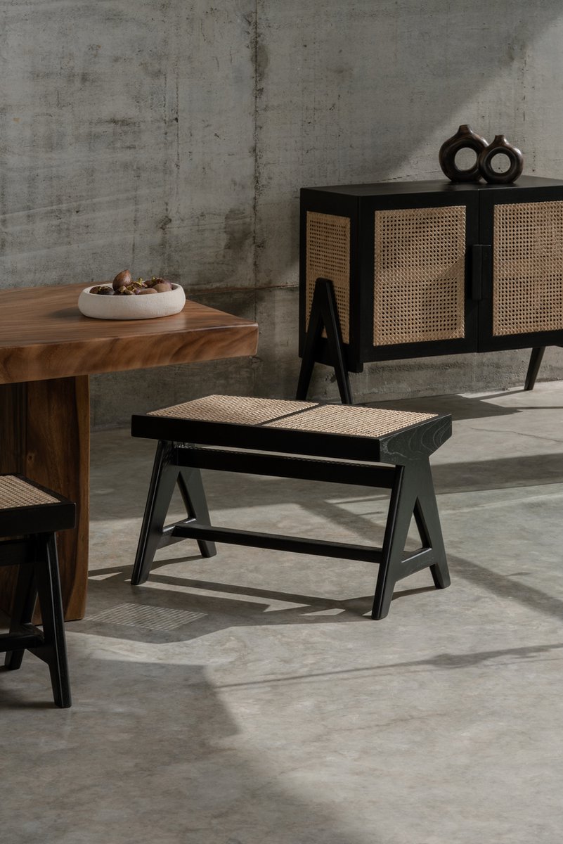 Zwart bankje rotan - Chandigarh stijl - rotan design zitbankje - minimalistisch modern design - hoogwaardig kwalitatief mindi hout - premium kwaliteit