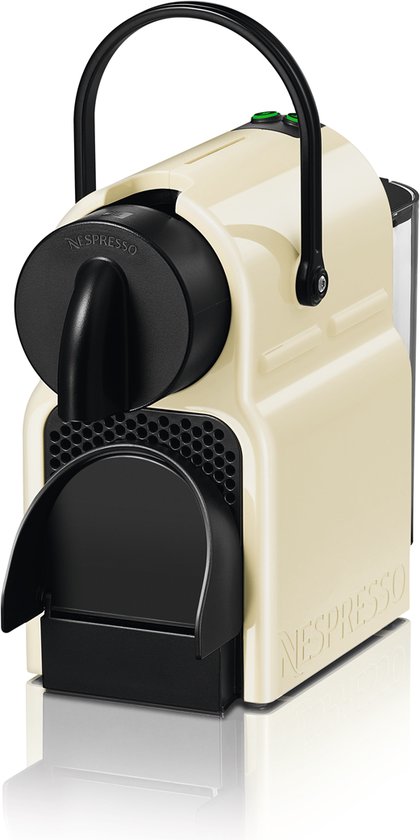 Machine à café à capsules Nespresso Inissia crème avec poignée et réservoir d'eau.