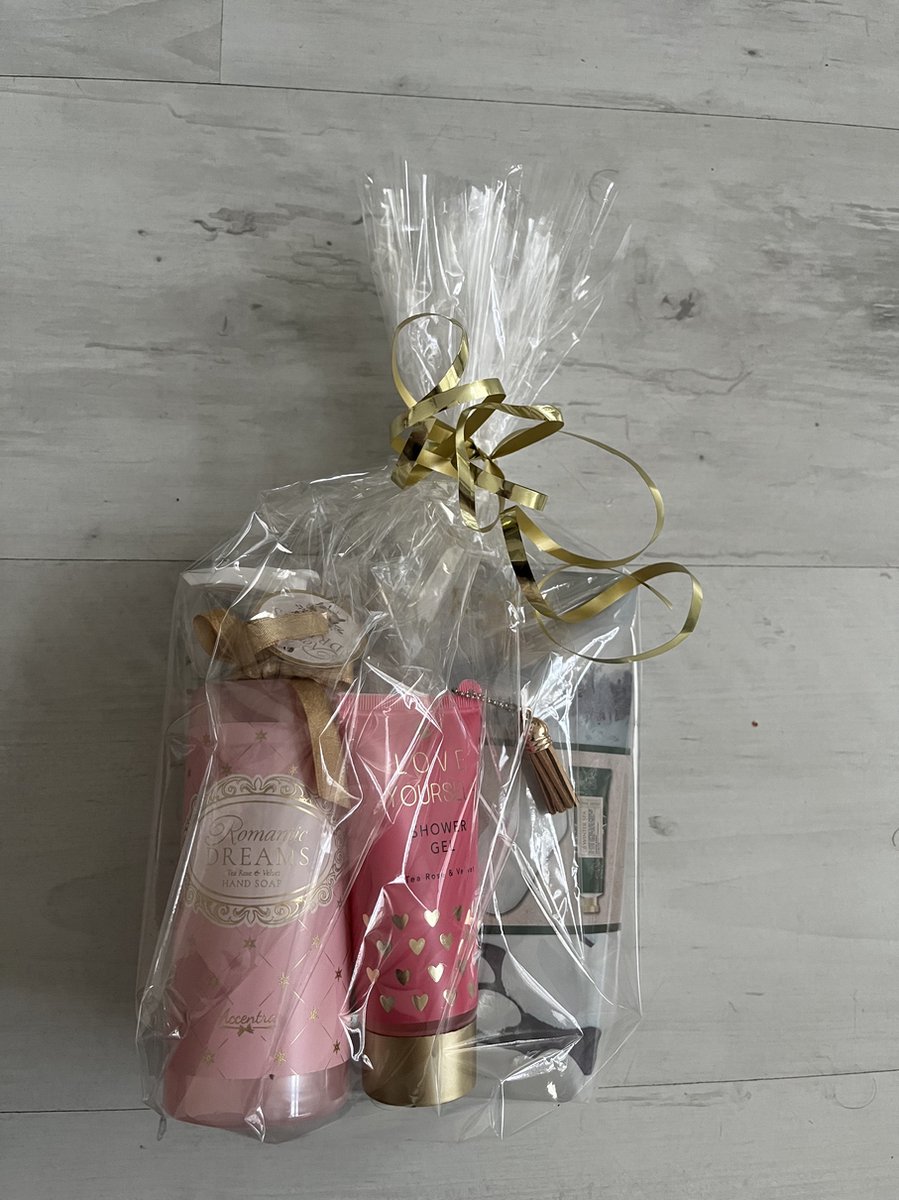 Goedkoopste Body en relax geschenkset-rituals- Verzorging Cadeau Set - Huidverzorging Geschenkset wellness- cadeau set- verwenpakket-giftset- relaxing-huidverzorging-bath-hammam- ritualsset- handzeep- voetcreme-wollen sokken-douchegel-voetverzorgingset