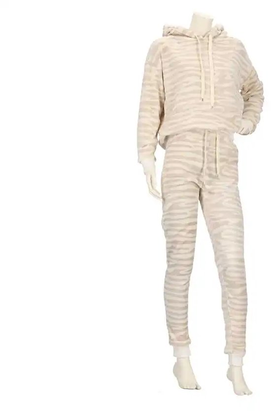 Beige fleece loungewear set met zebraprint, staand.