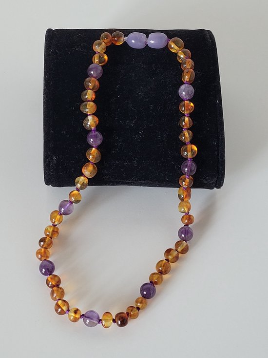Bracelets by Nature-Barnsteen Kinderketting Amethist-Honey-Paars-Amethist-Handgemaakt-Kindercadeau-Ketting-Originele Baltische Barnsteen-Draaisluiting-Baby cadeau-Kraamcadeau-Barokkraaltjes-Geknoopt-Kinderketting-32cm-voor dreumes en peuter