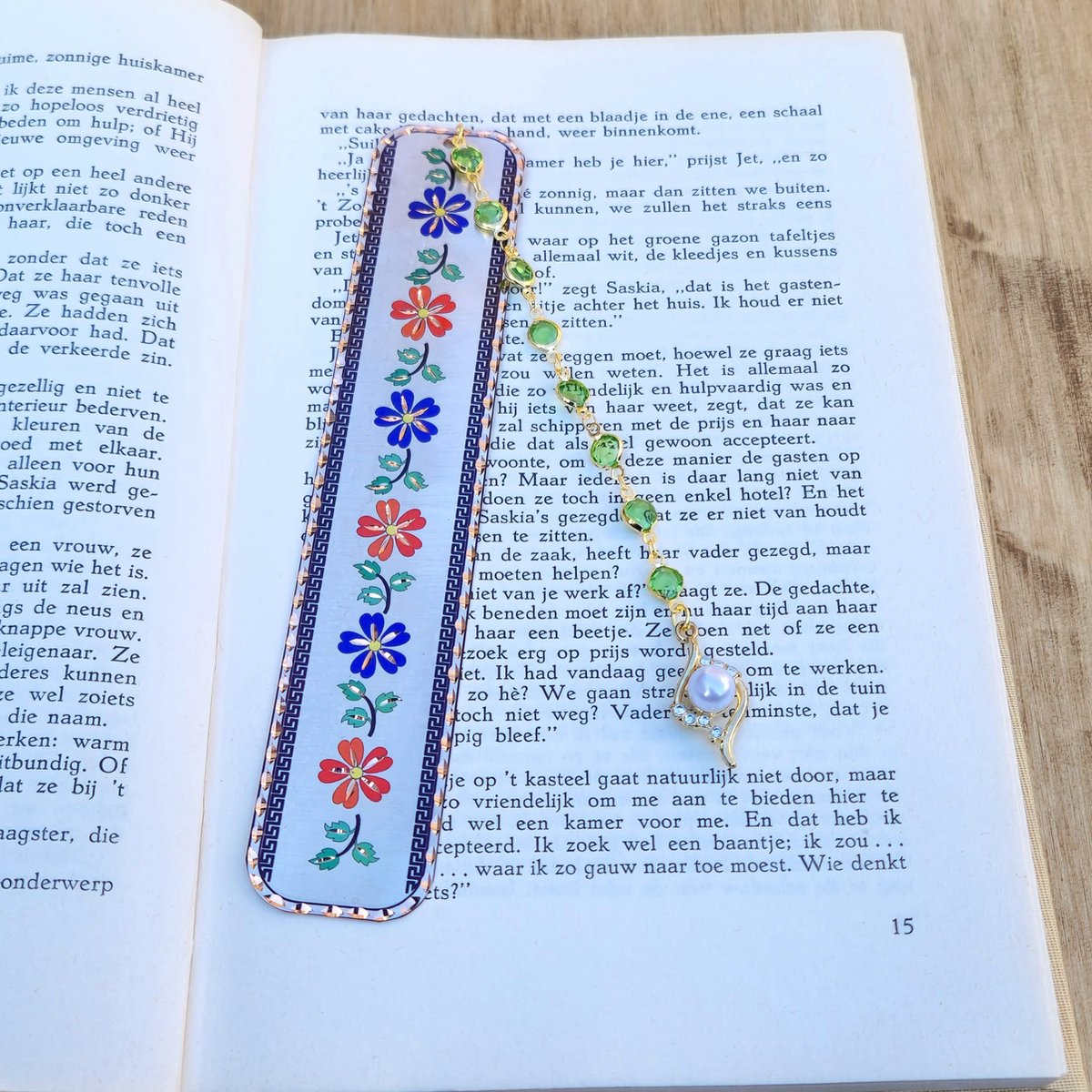 Boekenlegger Met Koperkleurige Bloem– Kralenketting & Parelbedel – Handgemaakt, Vintage Stijl