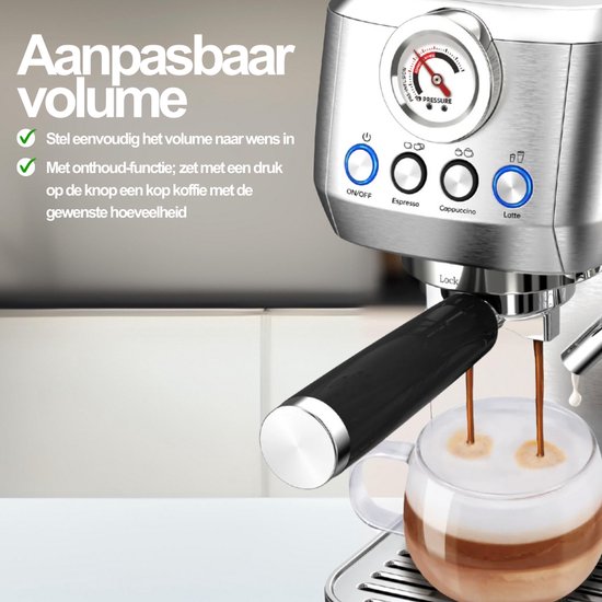 Zilverkleurige COOK espressomachine met instelbaar volume, die espresso zet in een glas.