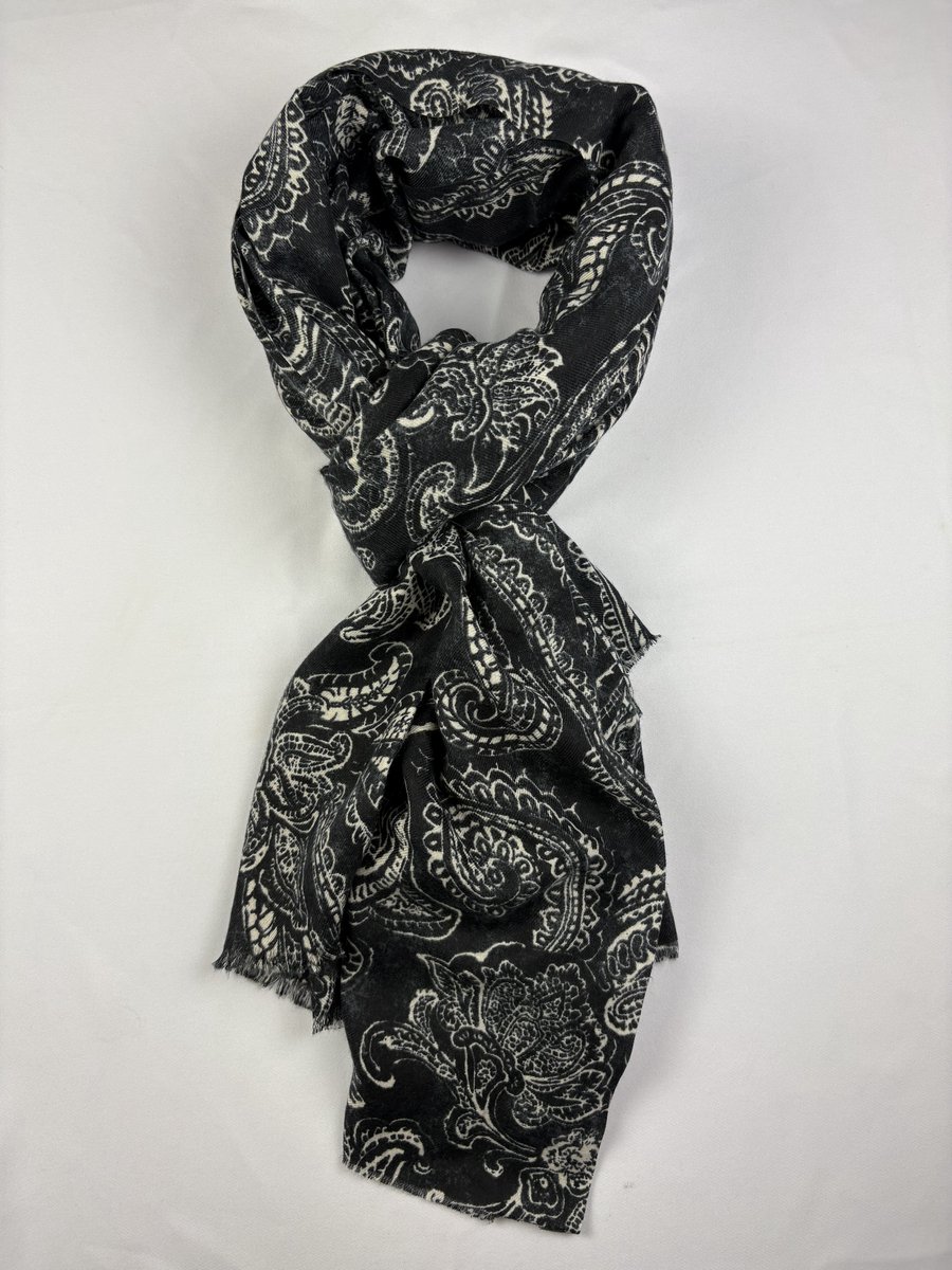 Leuke sjaal met vrolijke print van mooi materiaal 20% wol met 70% viscose