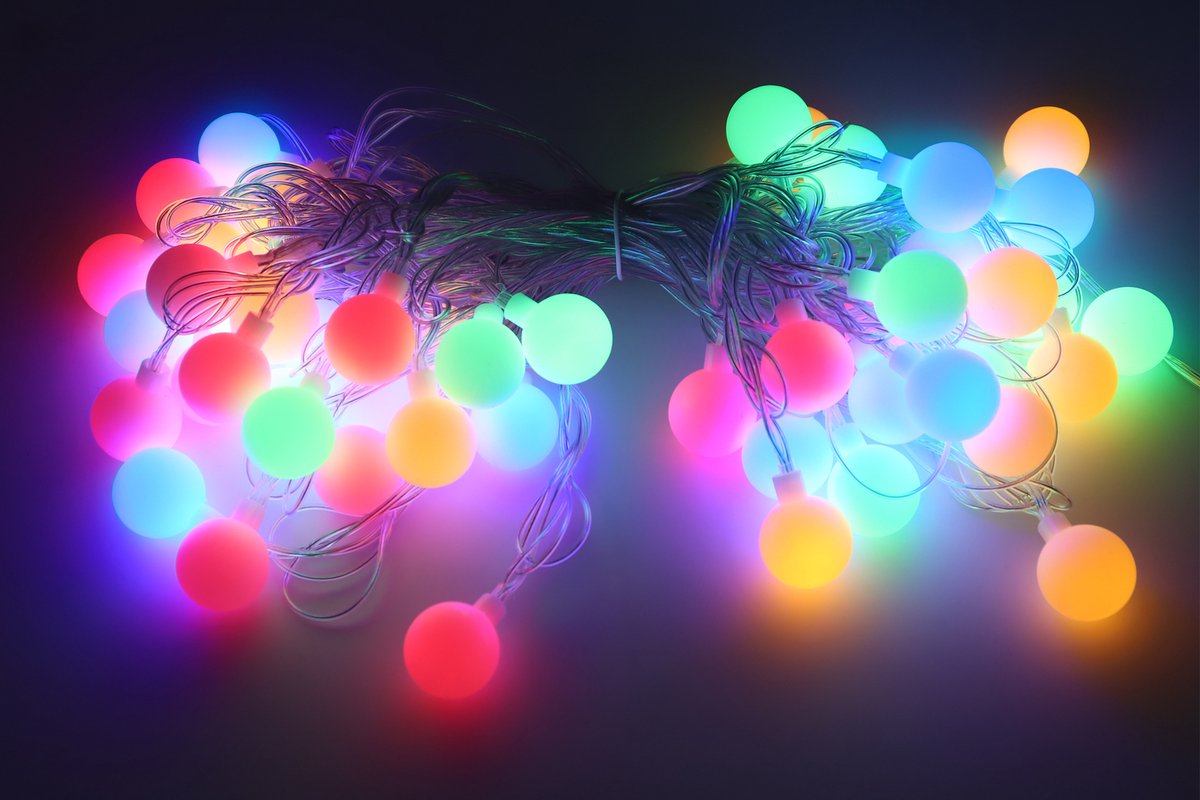 Foryouliving Lichtsnoer 10 Meter voor buiten - 50 Kleur LED Bollen - Koppelbaar Lichtslinger met 8 Functies - Tuinverlichting & Sfeerverlichting - Feestverlichting