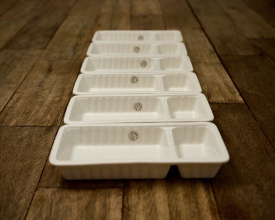 MamboCat Frietjes Frietjes, set van 2 stuks, wit, herbruikbare XL-kerryworstschaal van porselein, snackborden met reliëf voor worstjes, friet en dergelijke