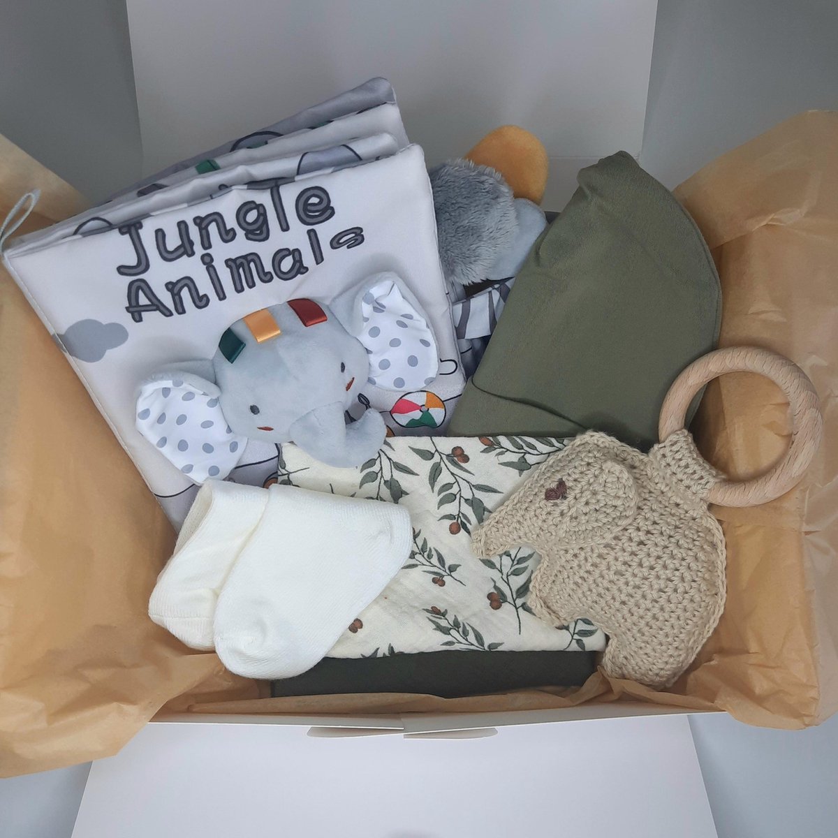 Goedkoopste Kraamcadeau pakket - unisex - olijfgroen - 6 delig - bijtring - Babyshower cadeau - Kraammand - Babycadeau
