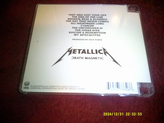 Achterkant van de cd 'Death Magnetic' van Metallica met tracklist.