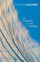 Boekhoes 'The Riddle of the Sands' met blauwe lucht en lichte stof.