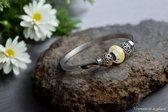 Urn-Gedenk Dames Armband rvs zilver Bangle maat M (dia 59mm)- Crematie-as Glas Bedel Metallic Goud én 2x 925 Hart Bedels - 2 rvs Stoppers- Armband Voor Dames-Herinneringssieraad-Assieraad-As verwerking in glas-Herdenkingssieraad