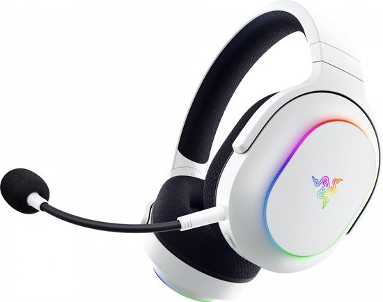 Witte Razer headset met RGB-verlichting op de oorschelpen, microfoon aan de zijkant.