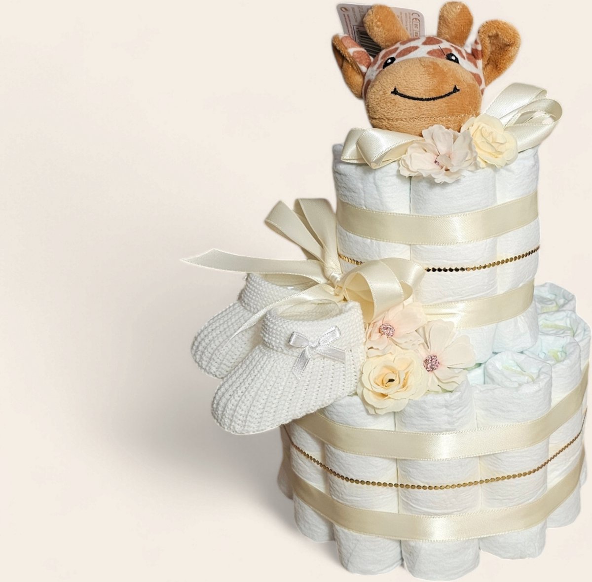 Goedkoopste Luiertaart 2 laags - creme - giraf - slofje - 27 pampers