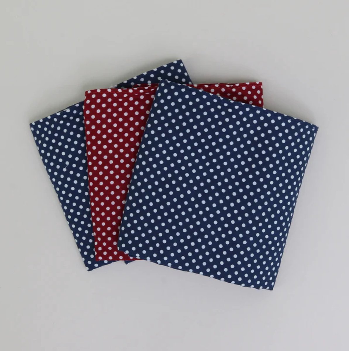 Goedkoopste Heren zakdoeken 2 x Navy gestipt, 1 x Rood gestipt