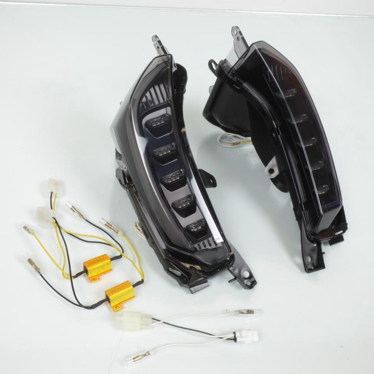 knipperlicht rb max voor scooter yamaha 530 tmax 2017 tot 2019 62242 / getint met led nieuw
