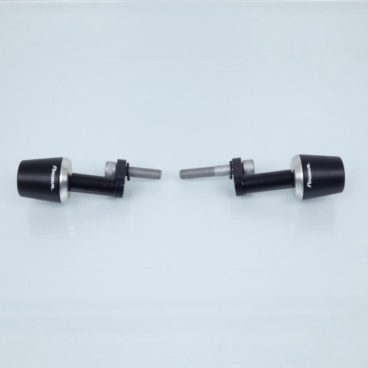Tampon pare carter Radikal pour moto Triumph 955 Speed triple 2004 à 2010 Neuf Noir