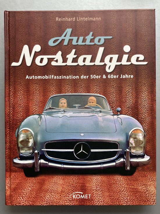 Boek 'Auto Nostalgie' met een lichtblauwe Mercedes 300 SL cabriolet en een luipaardprint op de achtergrond. De titel staat verticaal op de omslag.