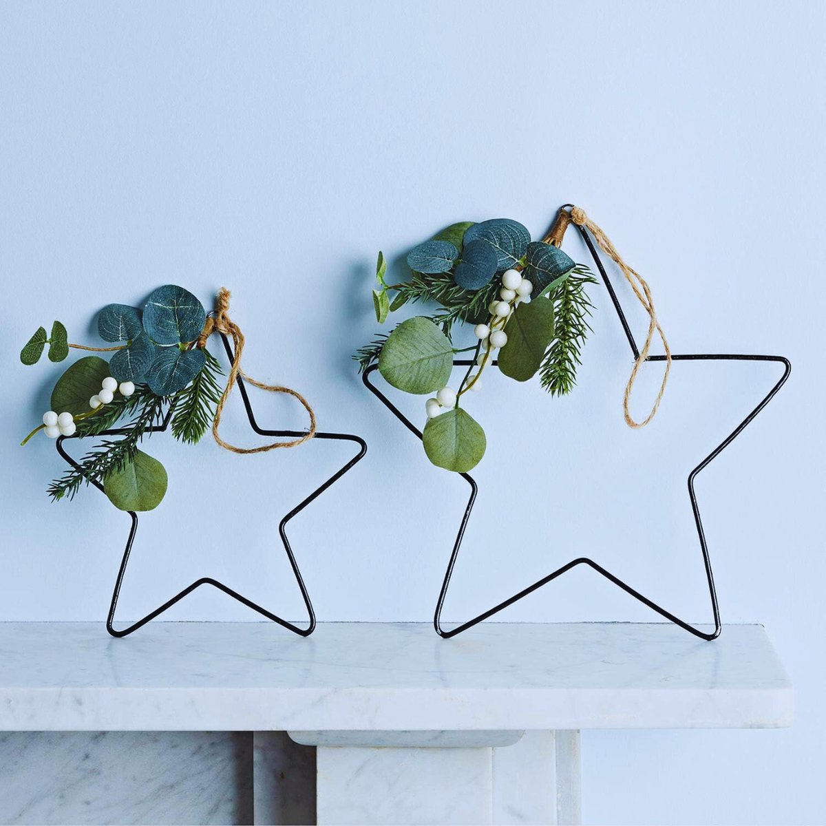 Witte Bessen Ijzeren Sterren Kerstdecoratie 28Cm – Elegante Opknoping Voor Sfeervolle Feestdagen