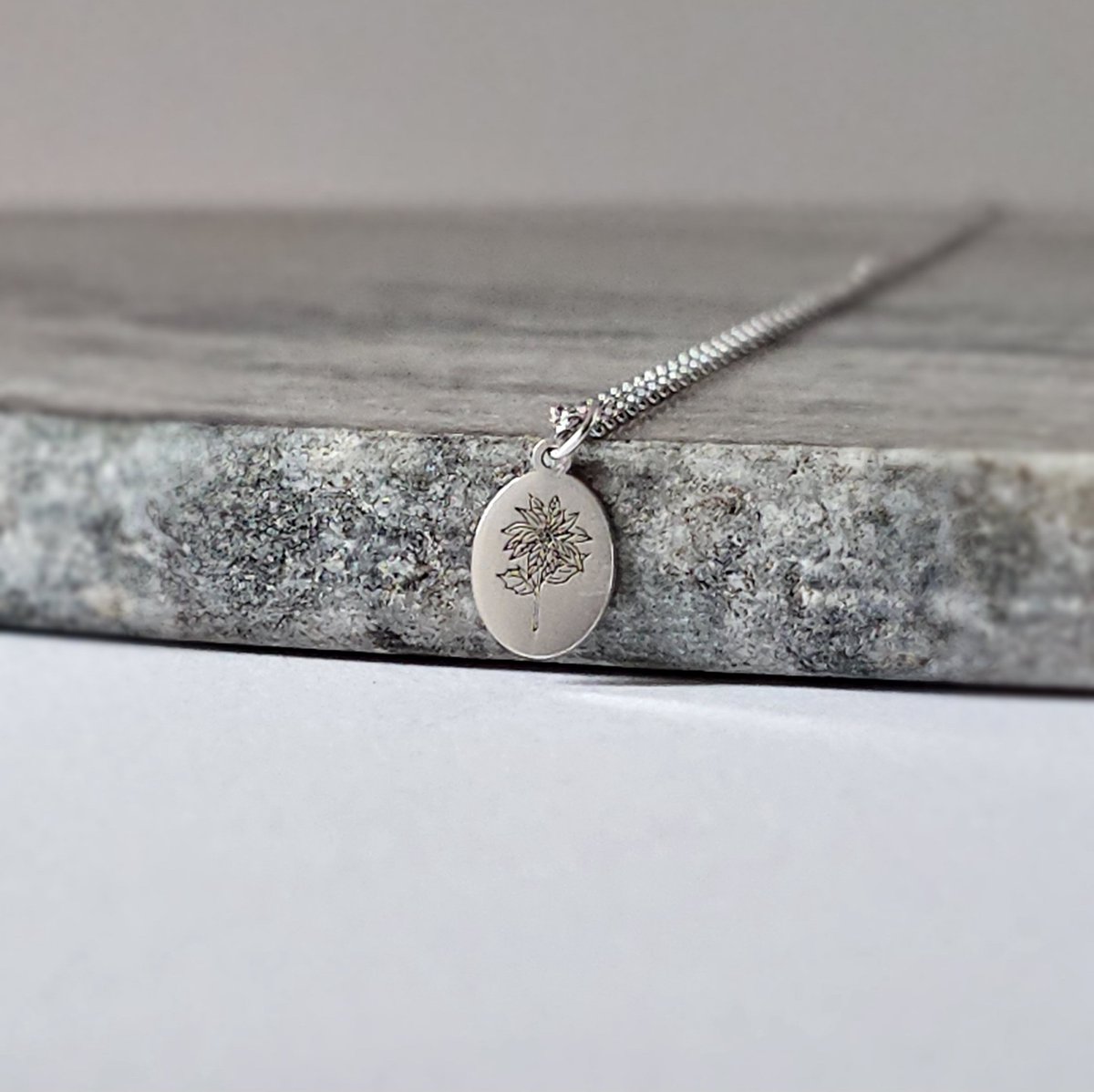 Ellen Life Jewelry | December Geboortebloem Kettingen - Zilver Gepersonaliseerd Keeting - Verjaardag Cadeau Vriendin & Vrouw - Geboortemaand Ketting met Hanger - Handgemaakte Sieraden