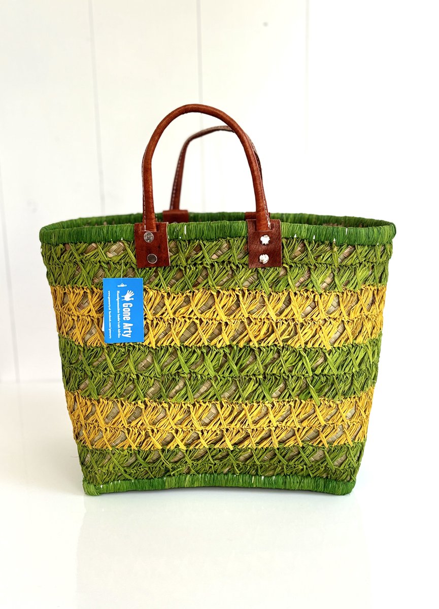 Gekleurde rieten mand - Gone Arty - zimbabwe - fairtrade - zomer - markt - vrolijk