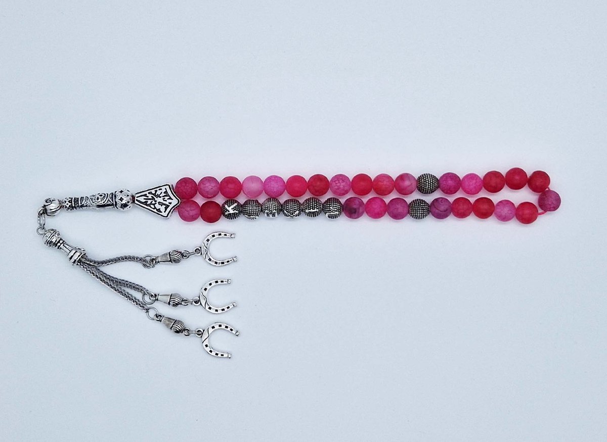 Handgemaakte naam tasbih 33 Kralen Natuursteen “Banded Agaat Magenta roze” - met metaal tassel “Hoefijzer"- Met je naam of de naam van uw geliefde- 8 mm diameter van de korrel