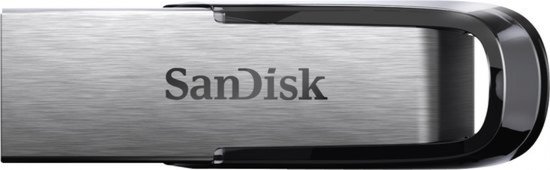 Gros plan de la marque SanDisk sur une clé USB argentée brossée.