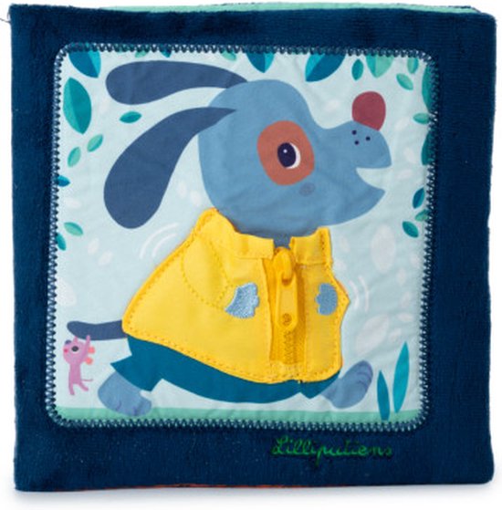 Zacht stoffen boekje met een blauwe hond in een gele jas, met een muis aan zijn zijde. Textiel met een speels design.