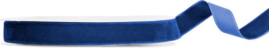 Un rouleau de ruban de velours bleu marine de 15 mm de large, avec un dos côtelé.