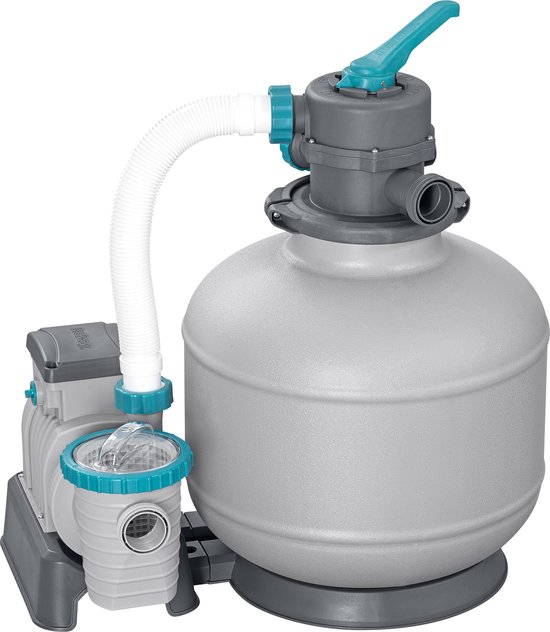 Grijze zandfilterpomp met turquoise hendel en witte slang, naast een Bestway pomp op een witte achtergrond.