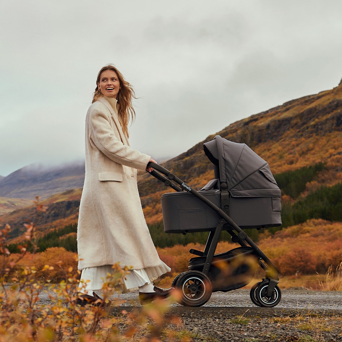 Lionelo Amber Plus 3-in-1 Kinderwagen – Reiswieg, Wandelwagen & Autostoeltje – XXL Ventilatie – All-Terrain Wielen – UPF50+ – Universele Adapters – Premium Stoffen – Vanaf Geboorte tot 4 Jaar thumbnail 4
