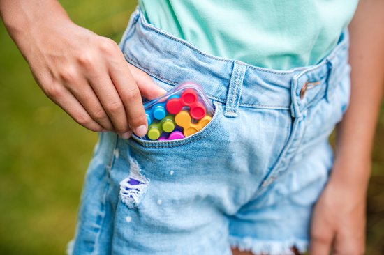 SmartGames Reverso - Dubbelzijdige Pocket Breinbreker & Fidget Toy - Compact Reisspel & Solospel - Vanaf 6 Jaar