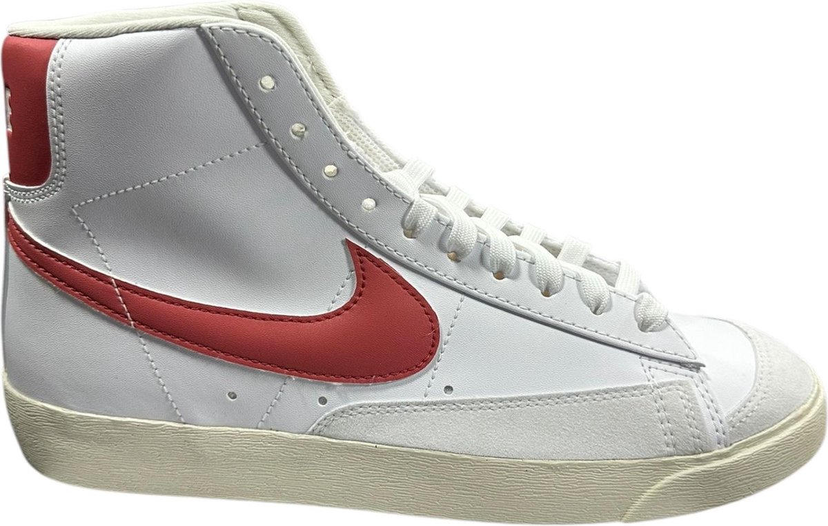 Nike Blazer Mid ’77 – Stardust/Sail/Adobe Blazer Lifestyle Dames Sneakers voor Vrouwen Wit