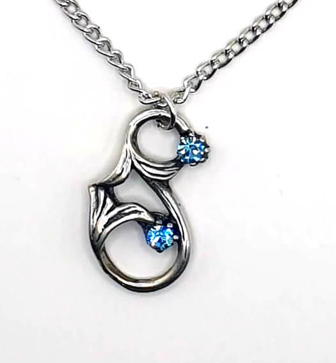 St. Justin- Hanger- Sierlijke krul met blauwe diamanten(MPP918AQ)